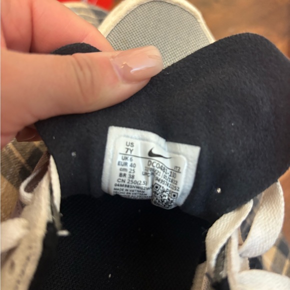 Nike - Picture 8 of 10